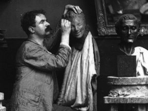 Medardo Rosso nel suo atelier